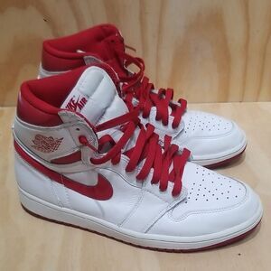 Jordan 1 Retro High OG Metallic Red 2017 Size 9 1/2  555088-103